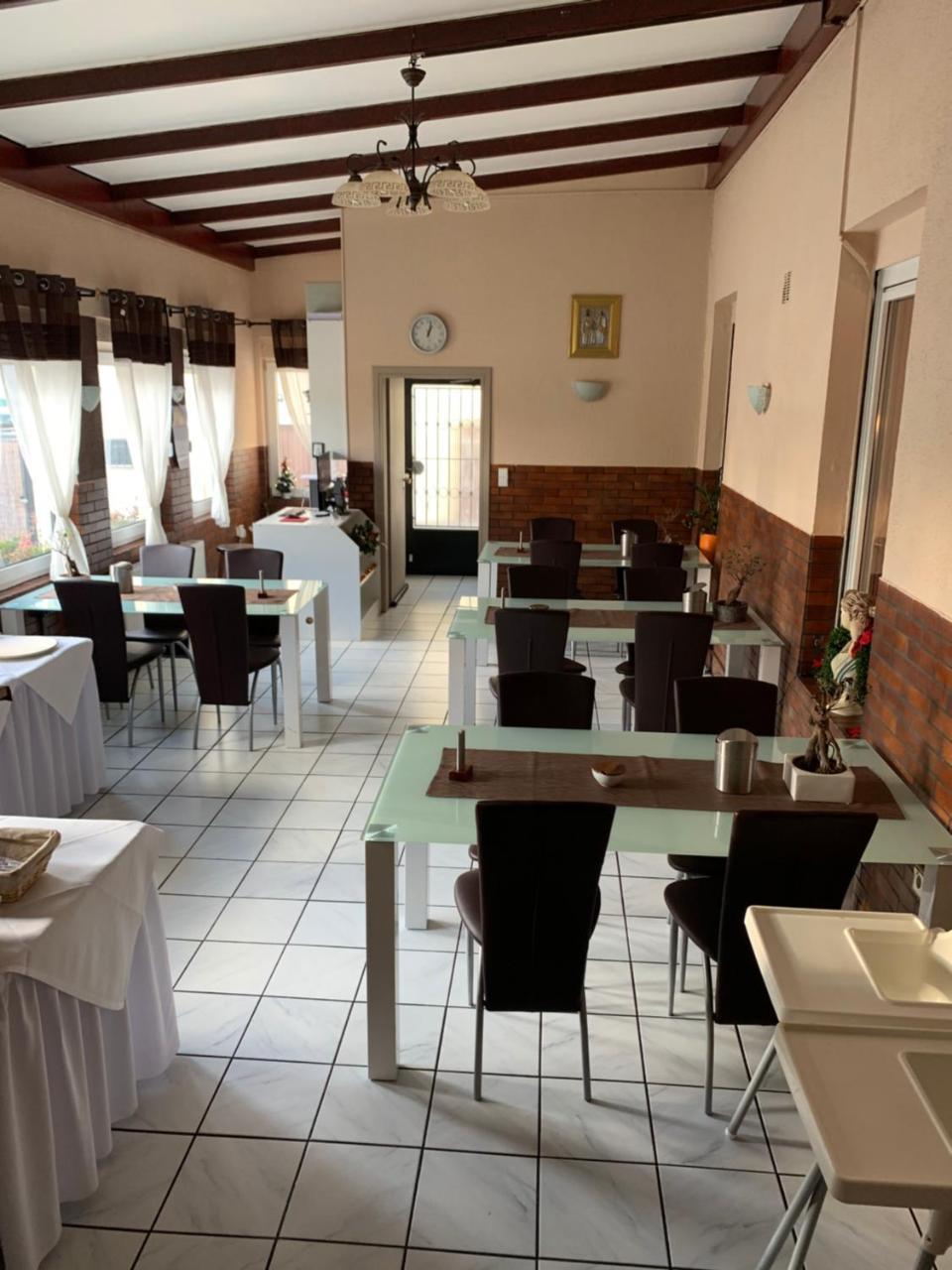 Hotel Mythos Ораниенбург Екстериор снимка